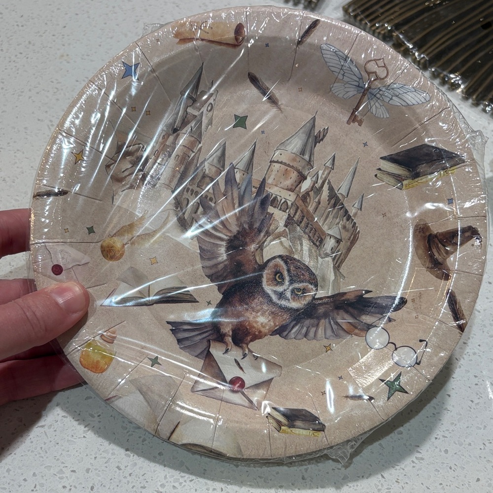 25 of each Wizard Party Supplies Set - Brown and Gold - Picture 3 of 8